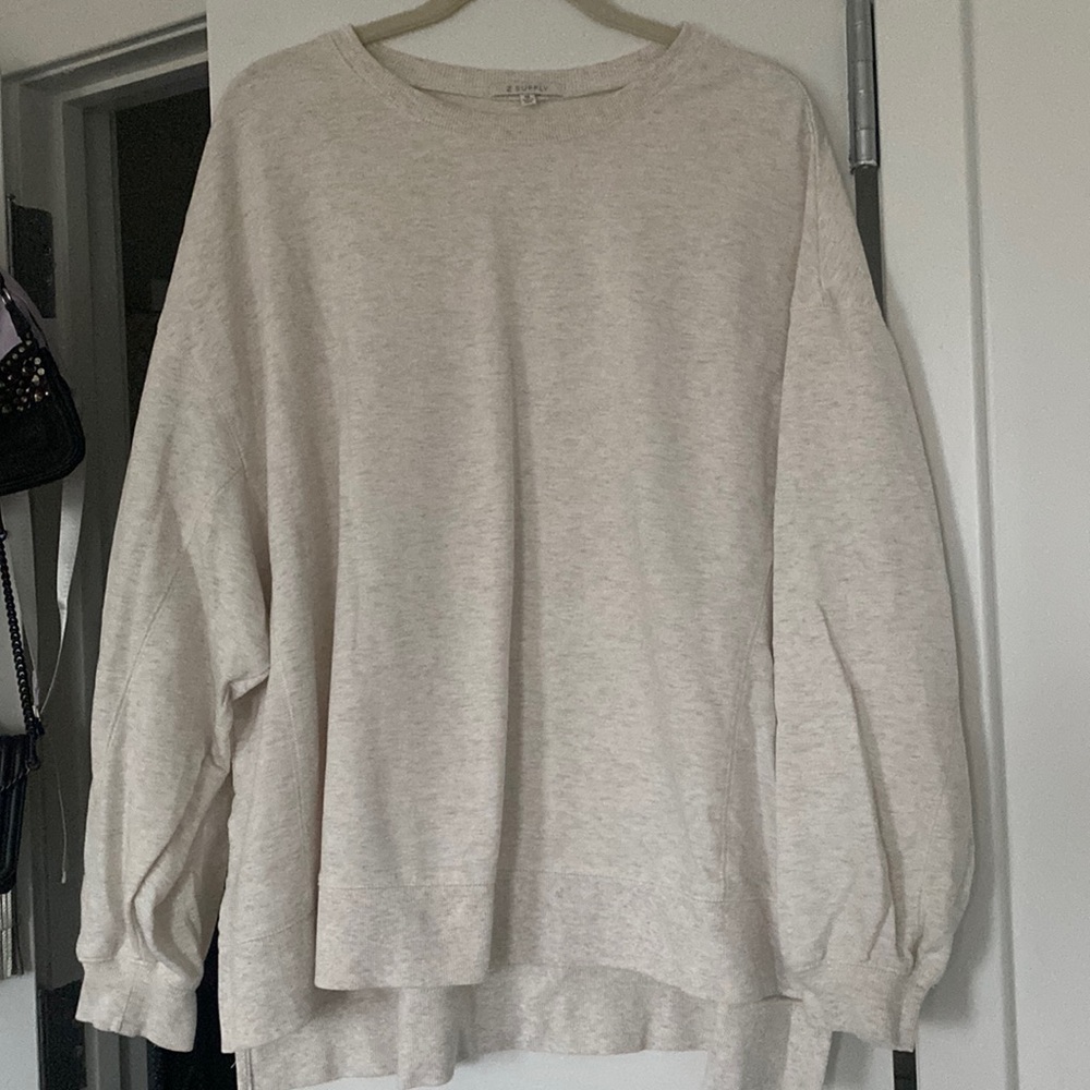 Comfy Long Sleeve Crew Neck Sweater. Ribbed hem and ribbed cuff. Like new.